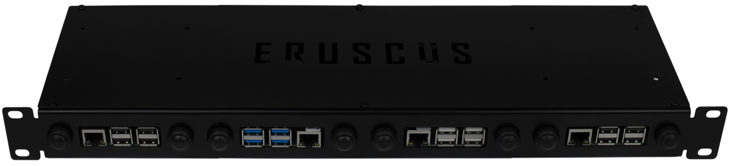 Корпус Eruscus Blade 19" 1U — вид спереди: порты Ethernet и USB четырёх плат, гравировка ERUSCUS